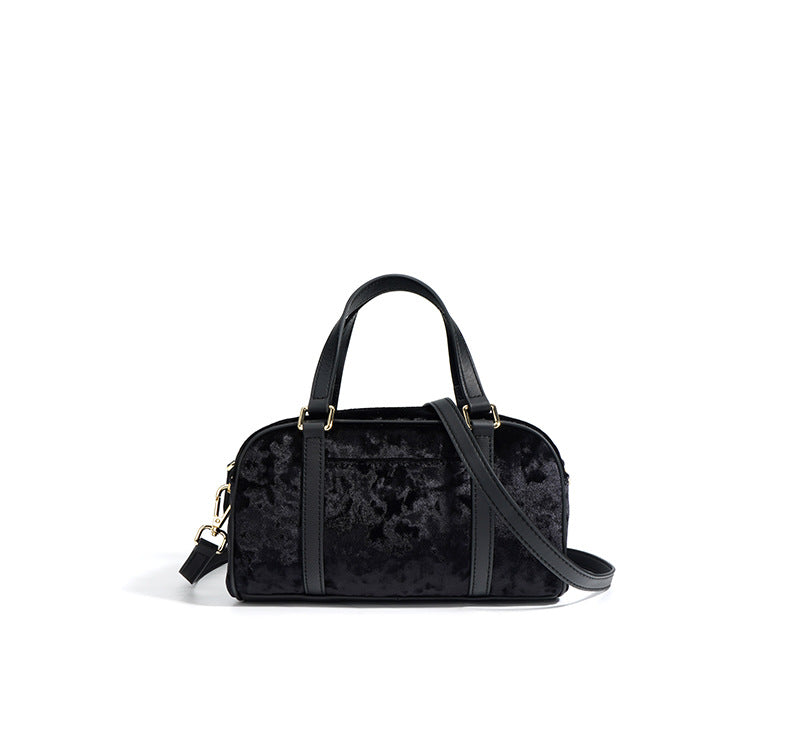 Structured velvet duffel bag with contrast straps – LANYLA
