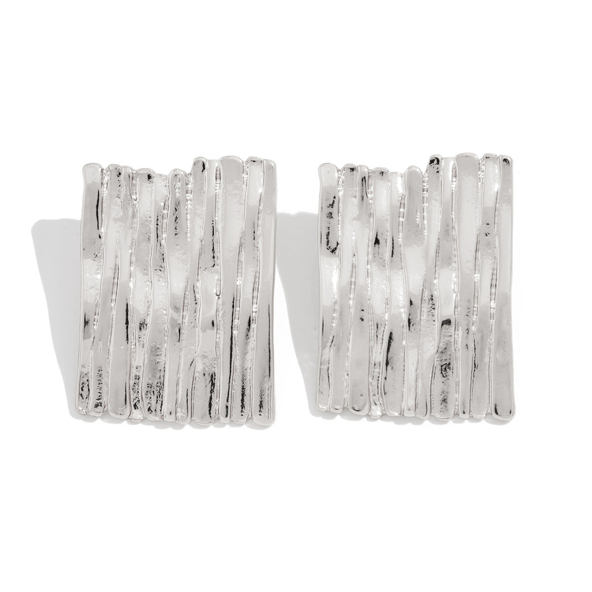 Textured square earrings with vertical ridges - Rinda
