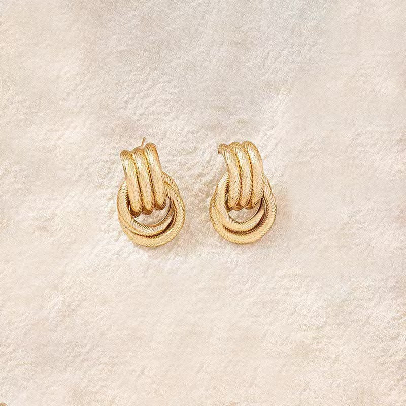 Twisted rope hoop earrings with interlocking loops – Nilker