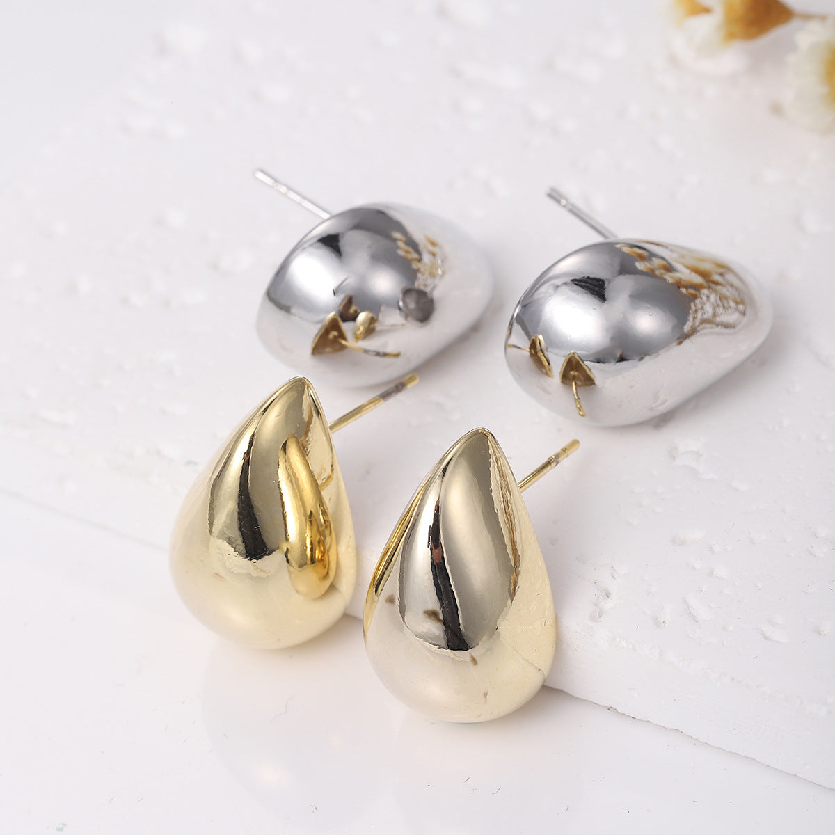 Teardrop stud earrings with high-shine finish - Nival
