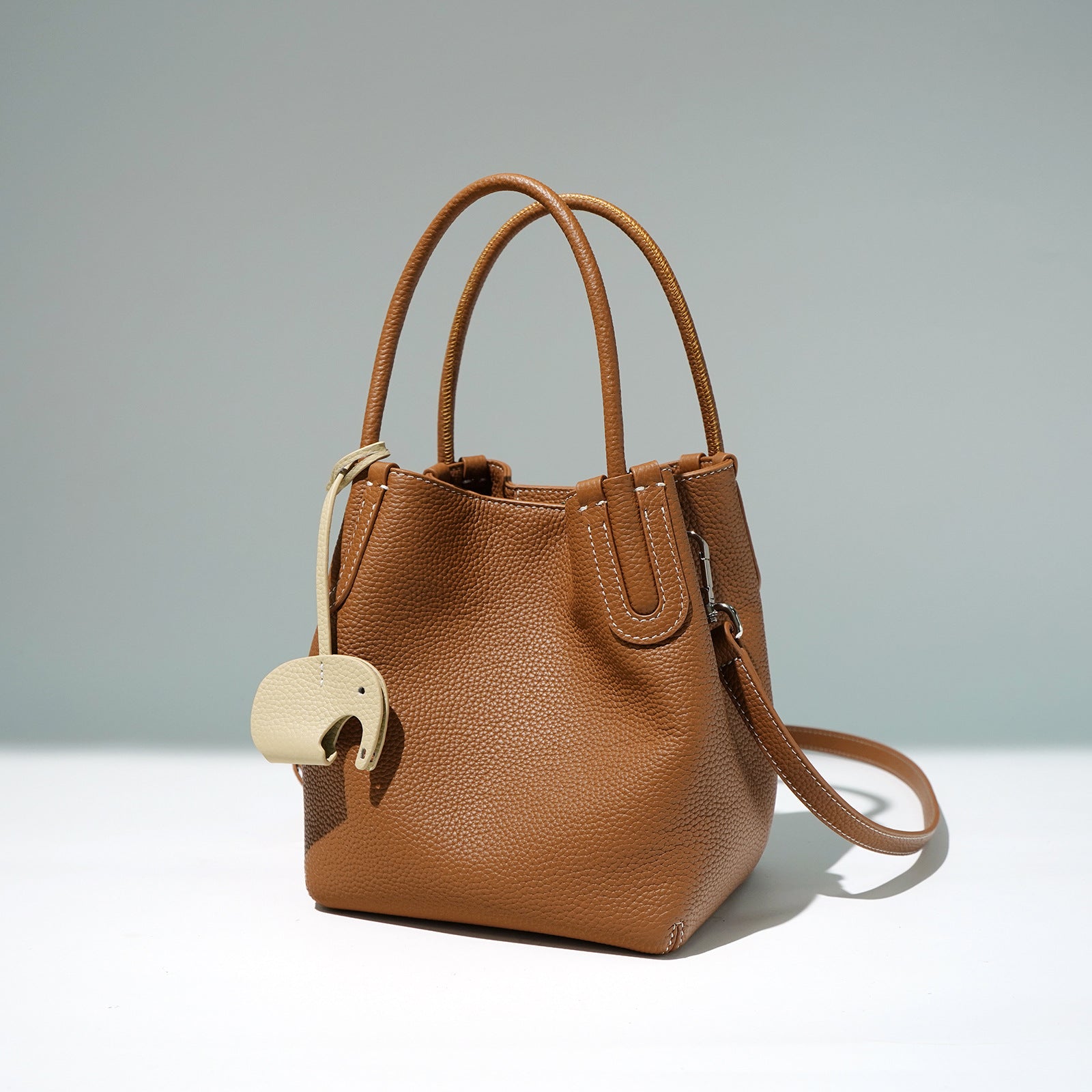 mini bucket bag with elephant charm – TERRA