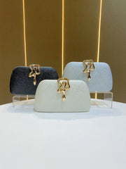 Sleek clutch with gold snake clasp - Linjisu