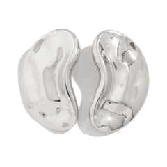 Curved bean-shaped stud earrings in metallic finish - Manbu