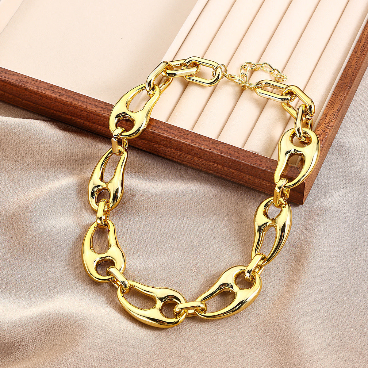 Chunky hollow-link chain necklace with polished finish - Audli