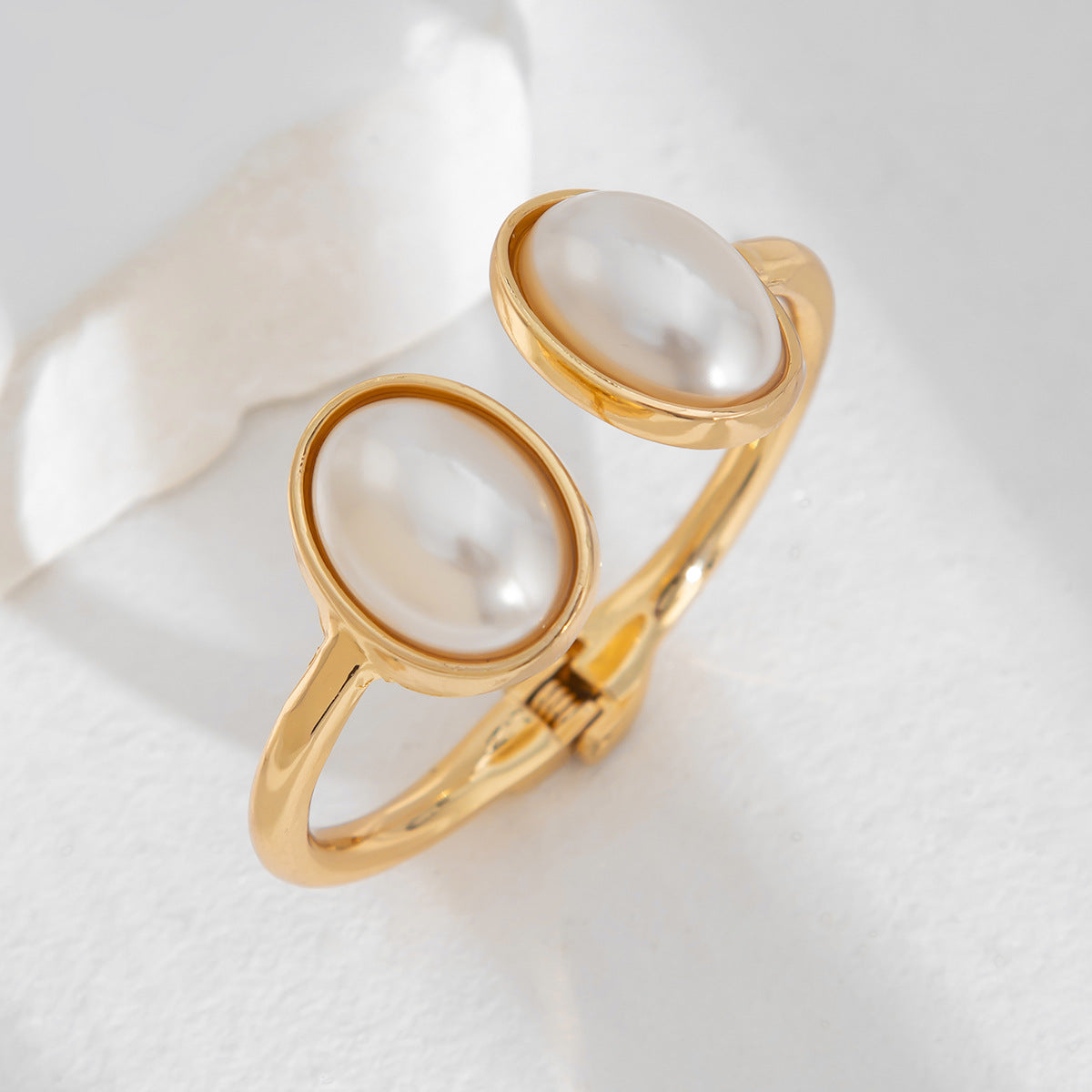 pearl-studded gold bangle – LUMI