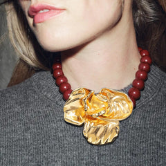 chunky beaded necklace with sculpted flower pendant – AZRAX