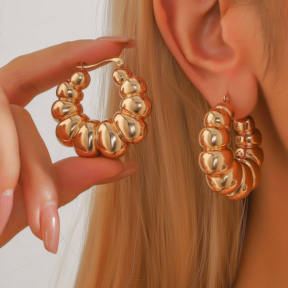 Chunky bubble-textured hoop earrings - Voxlu