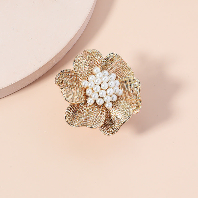 Textured flower earring with pearl cluster center - Bokufi