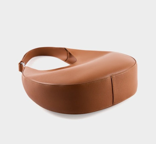 crescent-shaped leather shoulder bag with adjustable strap - Felberta