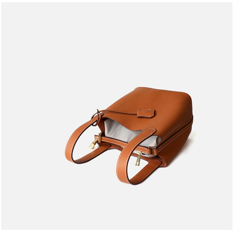 textured leather tote bag with lock detail – AURA