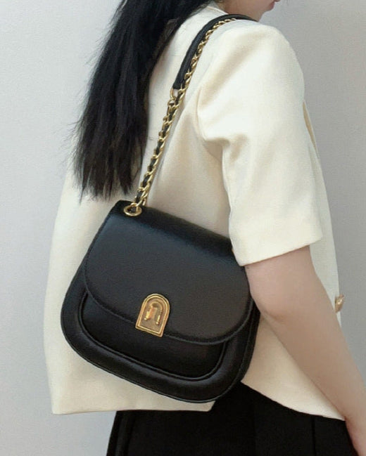 structured flap shoulder bag with chain strap - AURRA