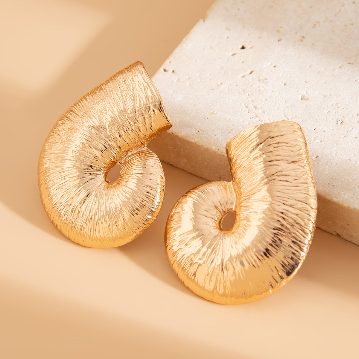 Sculptural spiral stud earrings with glossy texture - Vrtoni