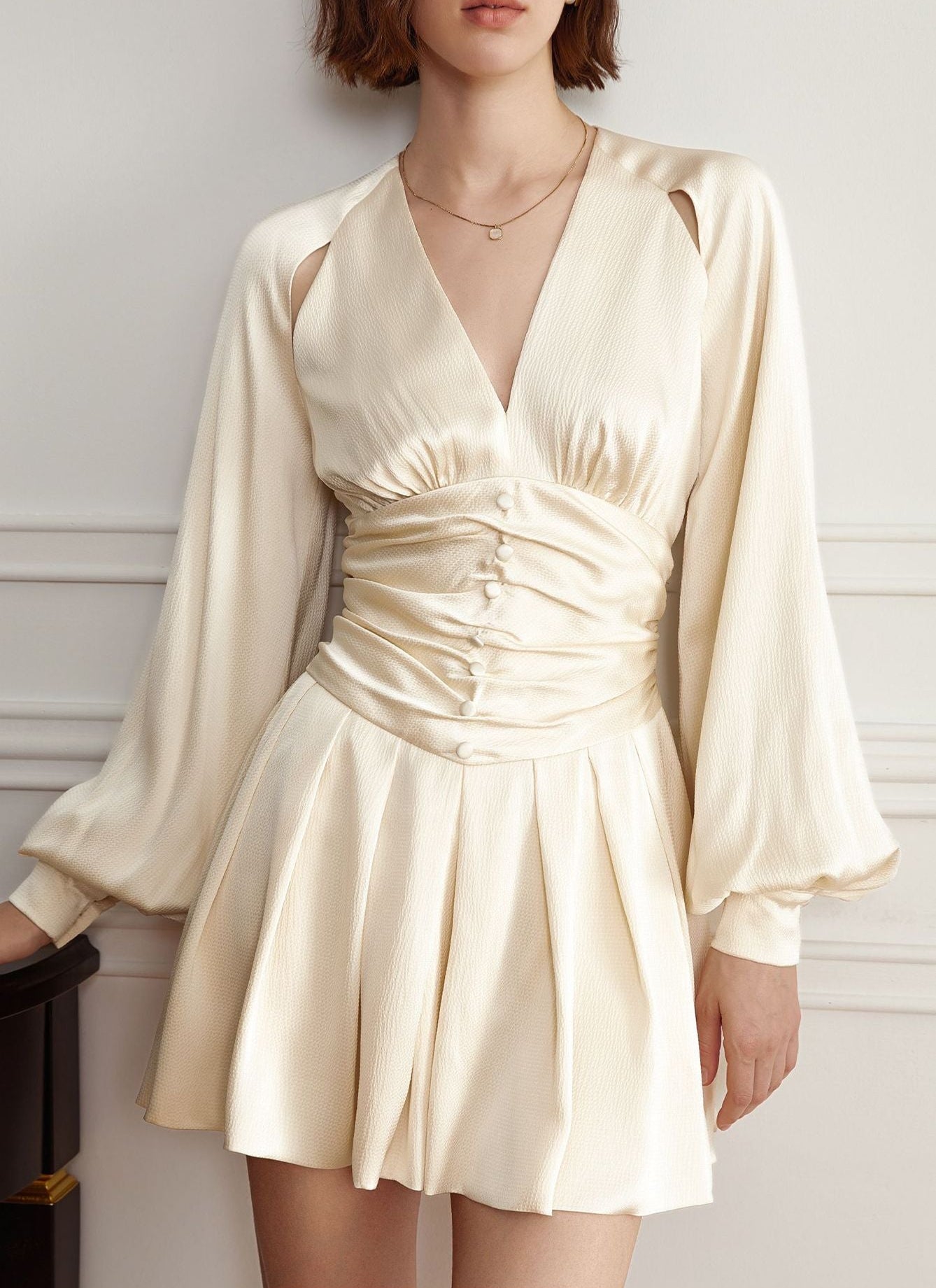 V-neck ruched mini dress with balloon sleeves - Nuljy