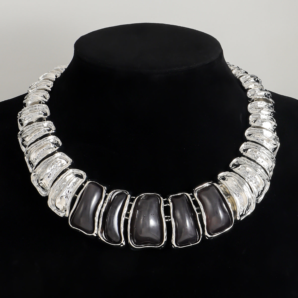 chunky textured collar necklace with brown resin stones – ZARIA