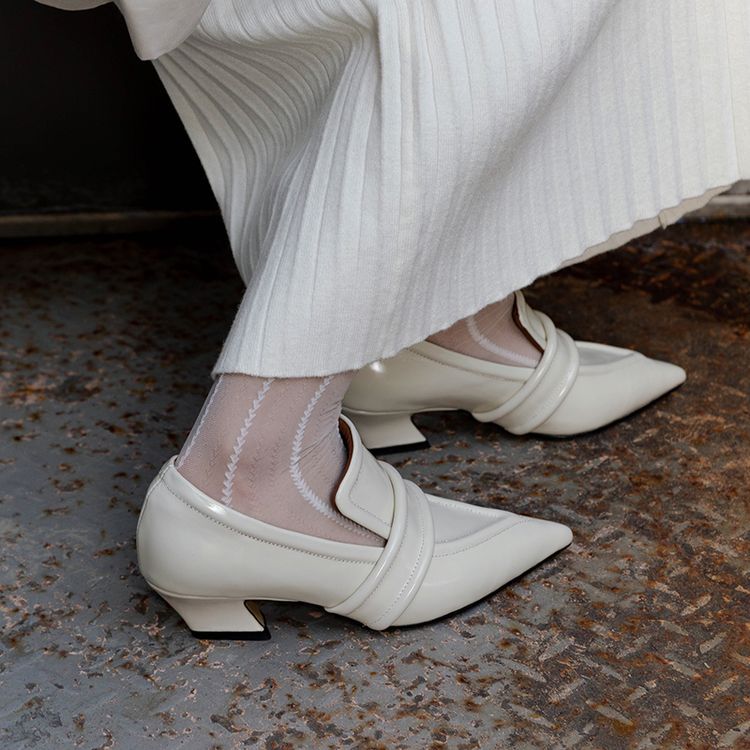 patent pointed loafers with double strap detail – VITTORIA