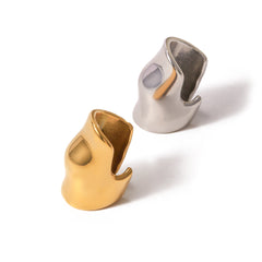 asymmetric sculptural earrings with mirror finish - Zlamdy