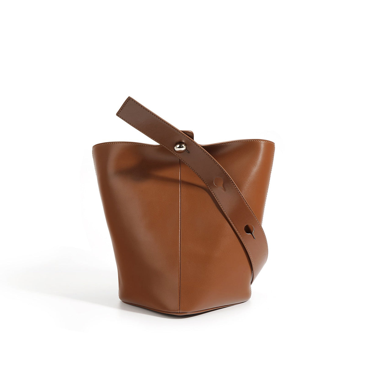structured bucket bag with wide strap detail – MAIZA