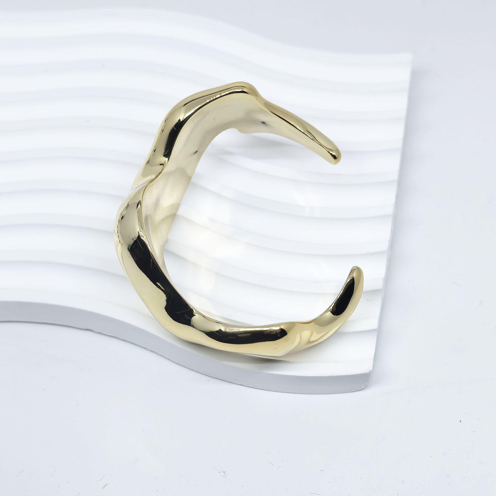 sculpted wave cuff bracelet with mirror silver finish – VORTA