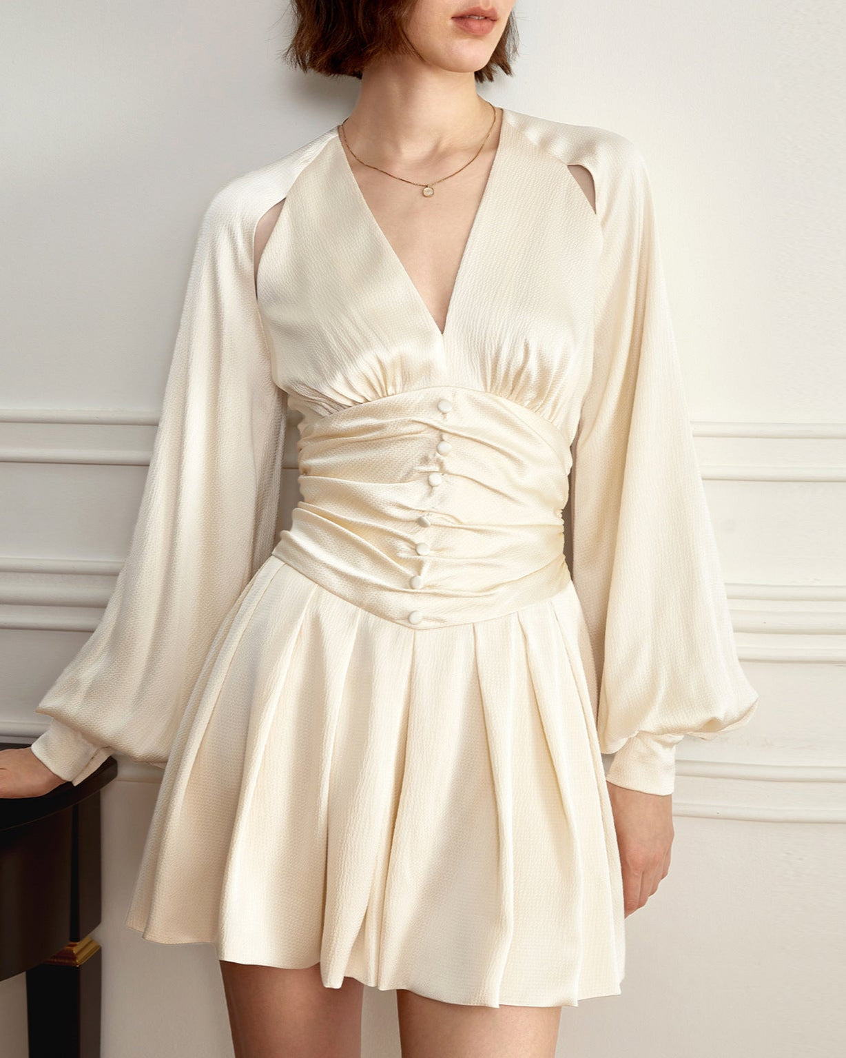 V-neck ruched mini dress with balloon sleeves - Nuljy