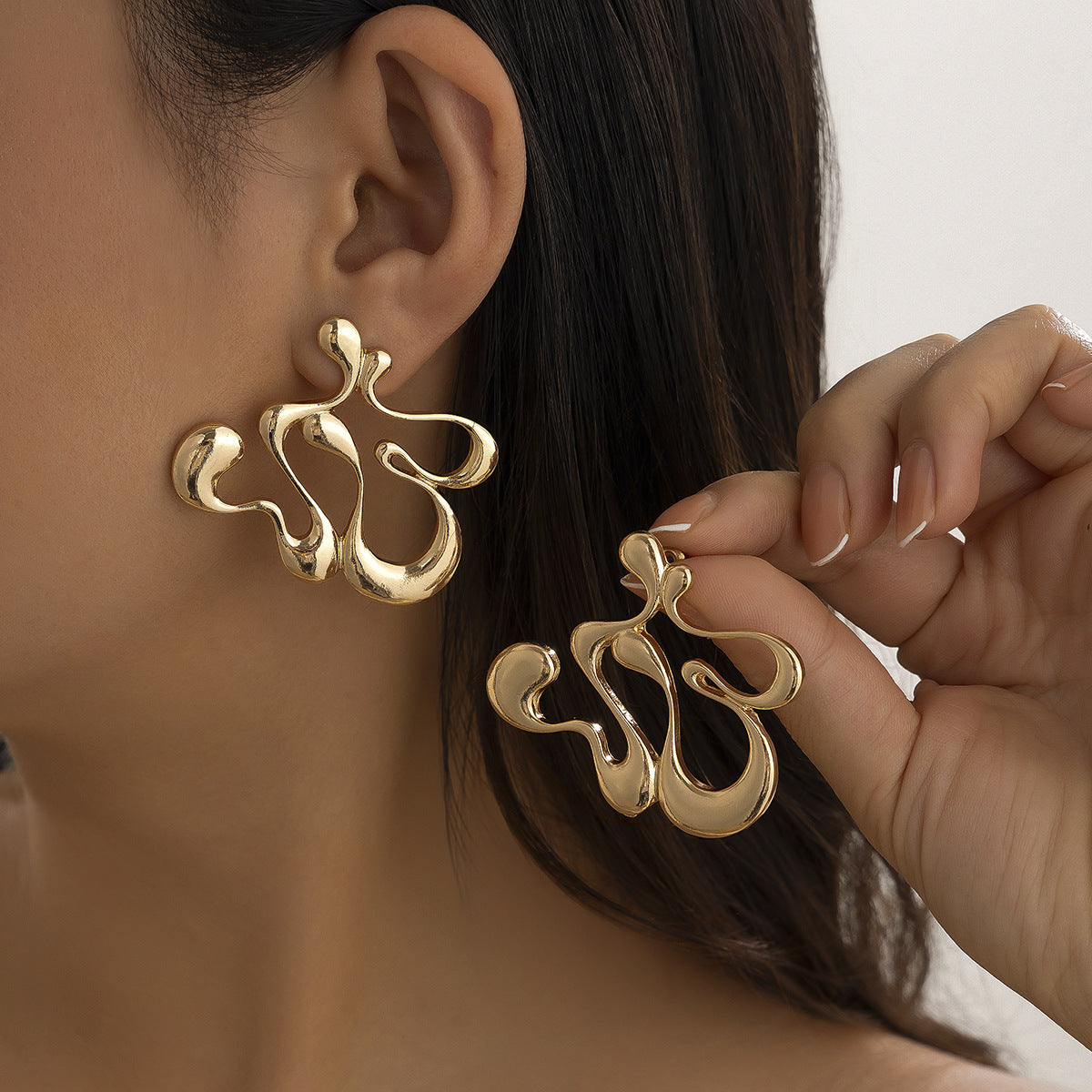 Sculptural drip-shaped earrings with statement curves – Lunimak