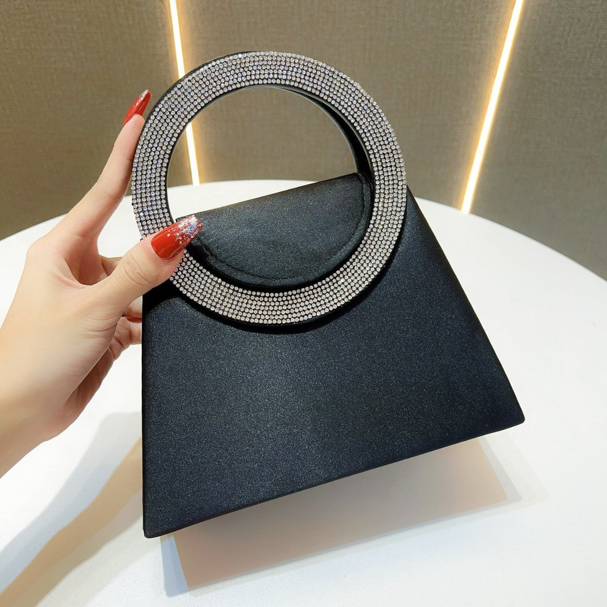 Evening bag with circular rhinestone handle - Dullgy