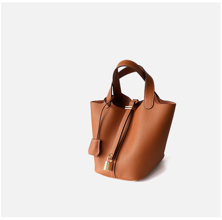 textured leather tote bag with lock detail – AURA