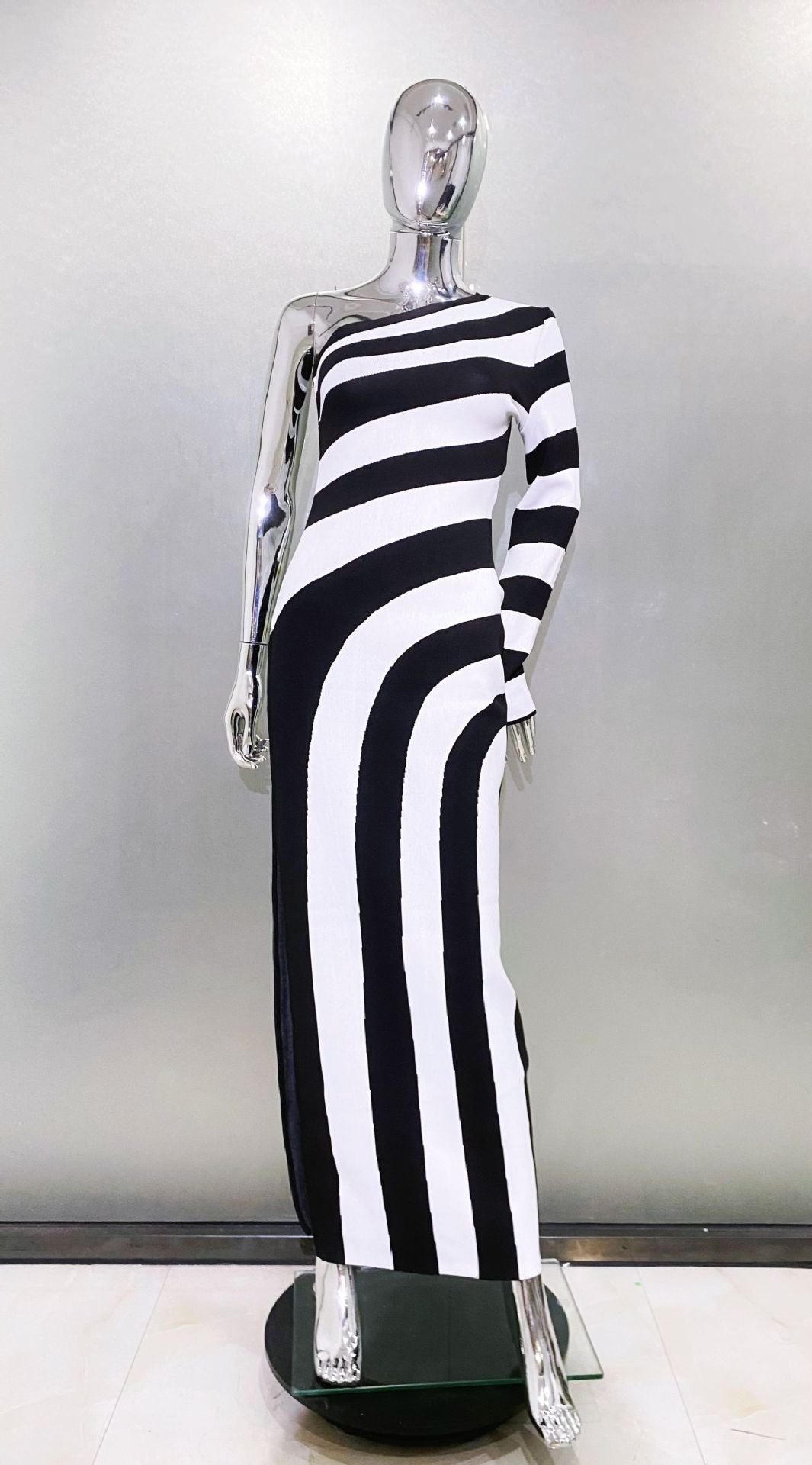 One-shoulder bodycon dress with bold swirl stripes - Zilker