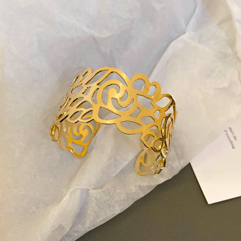 cutout flame cuff bracelet in polished gold – NYRIA
