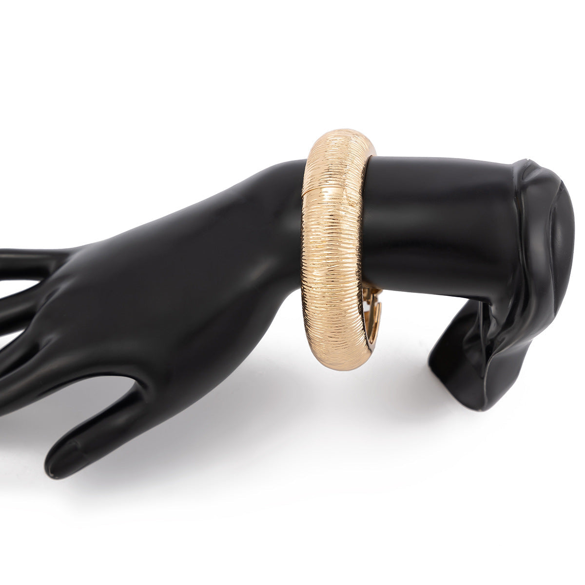 ridged silver cuff bracelet with rounded edge – AOURA