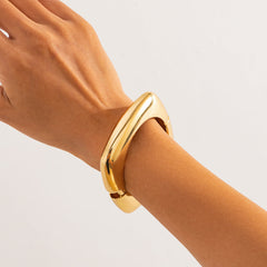 wide sculpted cuff bracelet in high-shine gold – NOVARA