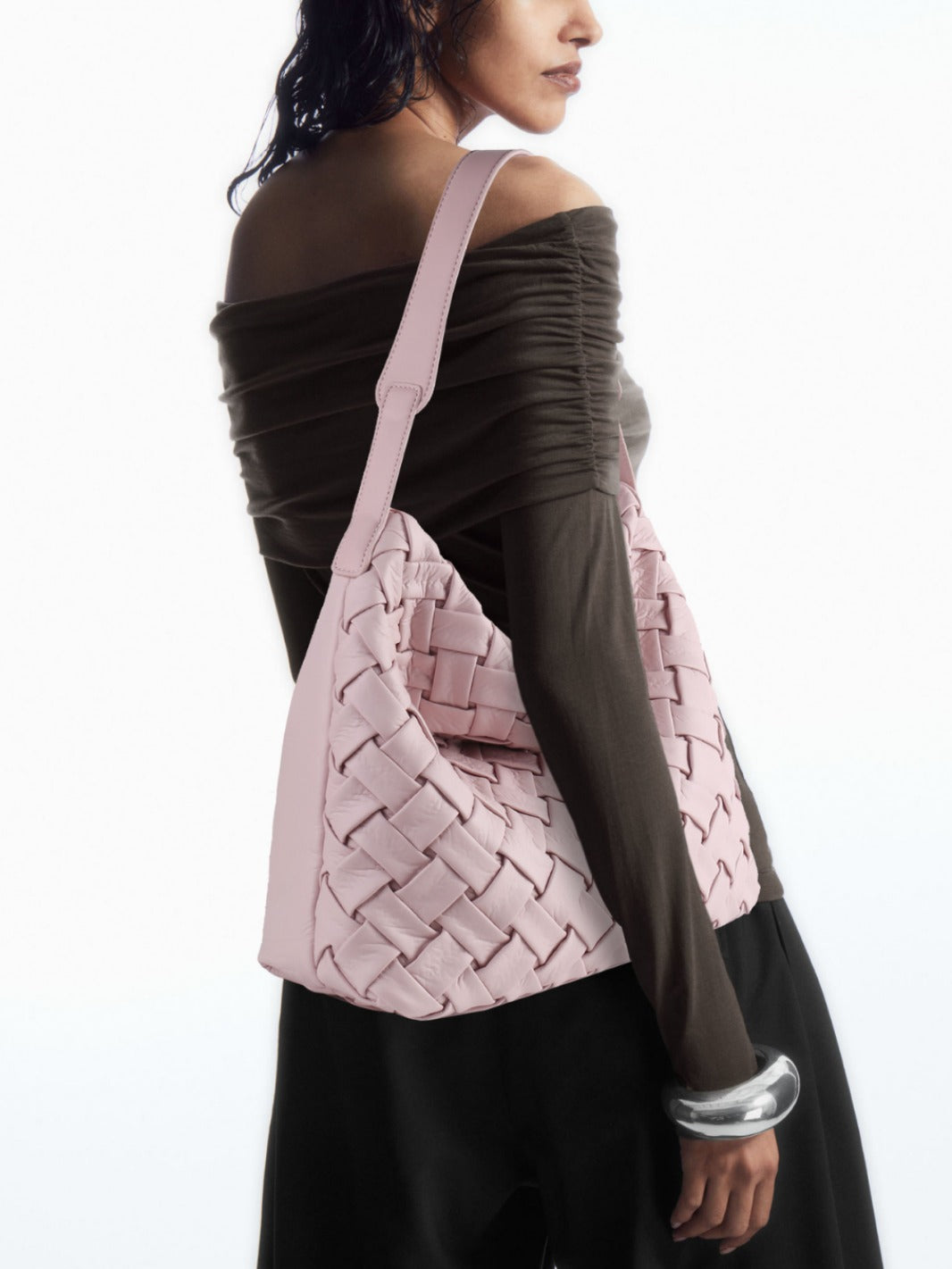 metallic woven hobo bag in gold leather – AUREZ