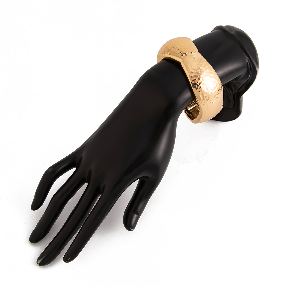 hammered gold cuff bracelet with bold curve – TERRA