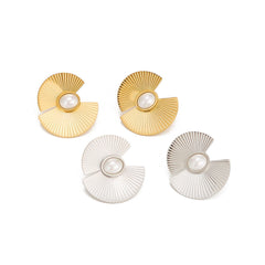 Half-moon fan earrings with pearl center – Solinu