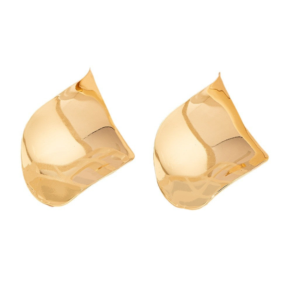 sculpted leaf-shaped stud earrings with high-shine finish - Limonu