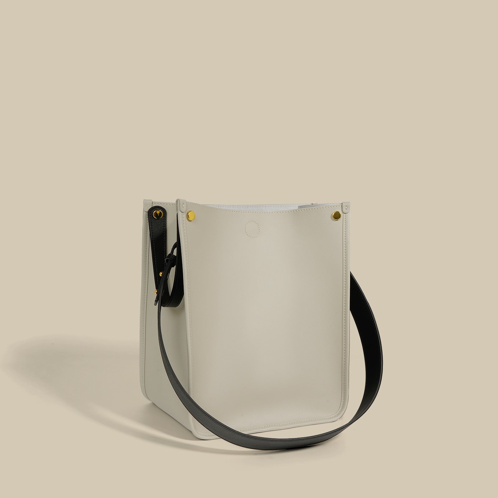 structured leather tote with contrast strap – EDEN