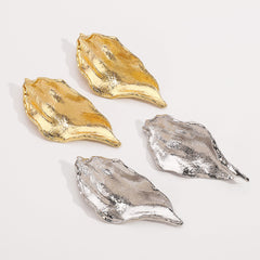 hammered shell-shaped stud earrings with organic finish - SELENET