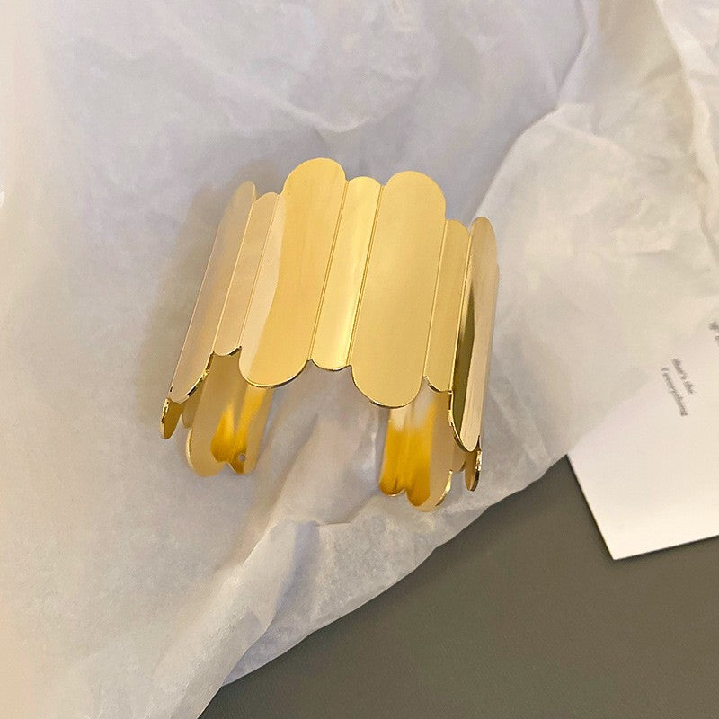 cutout flame cuff bracelet in polished gold – NYRIA