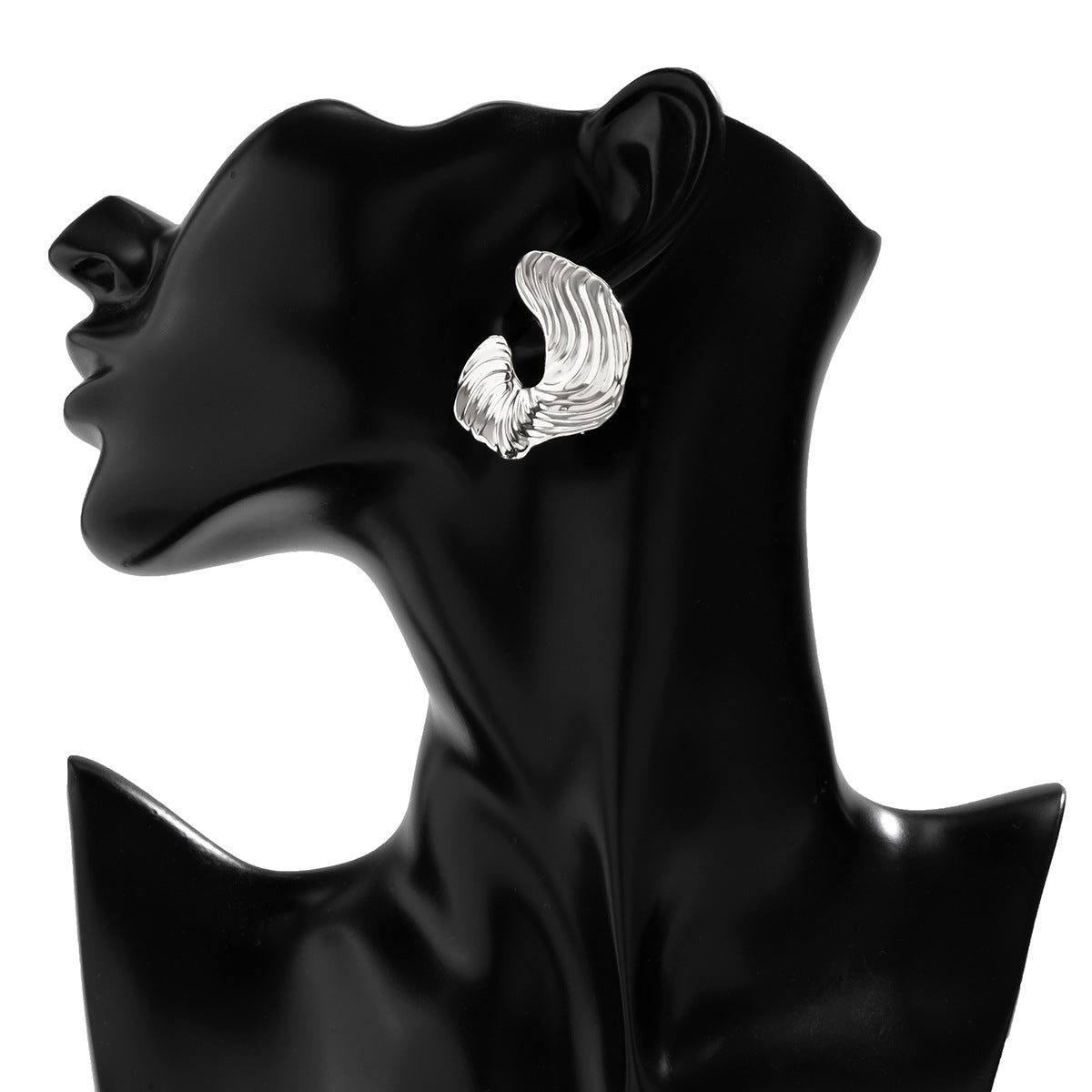 sculpted wave hoop earrings in polished gold – MARINA