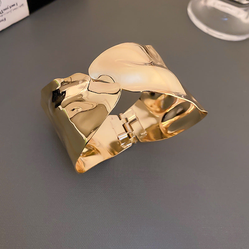 sculptural gold wide cuff bracelet with fluid contours – ARYO