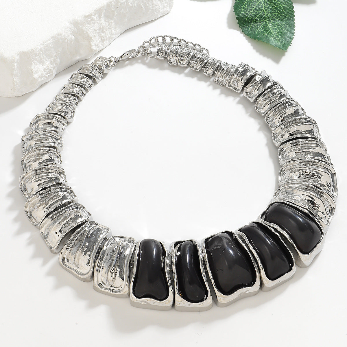 chunky textured collar necklace with brown resin stones – ZARIA