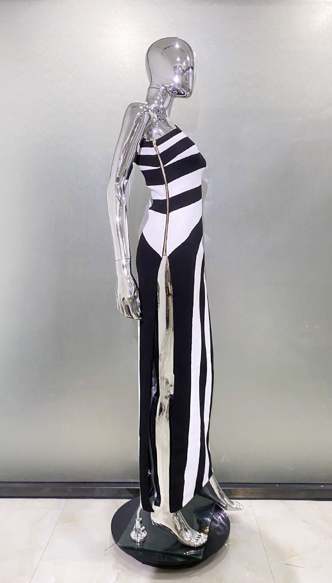 One-shoulder bodycon dress with bold swirl stripes - Zilker