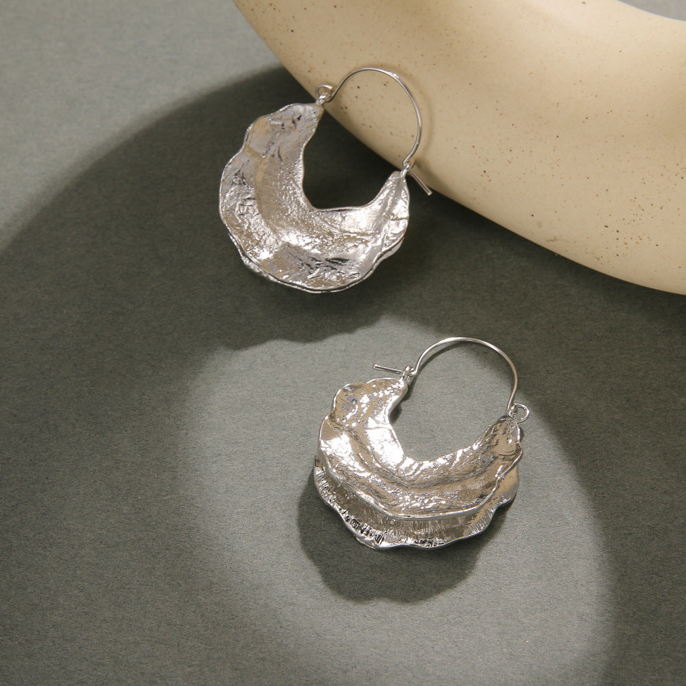 Molten crescent hoop earrings with textured finish – Zolix
