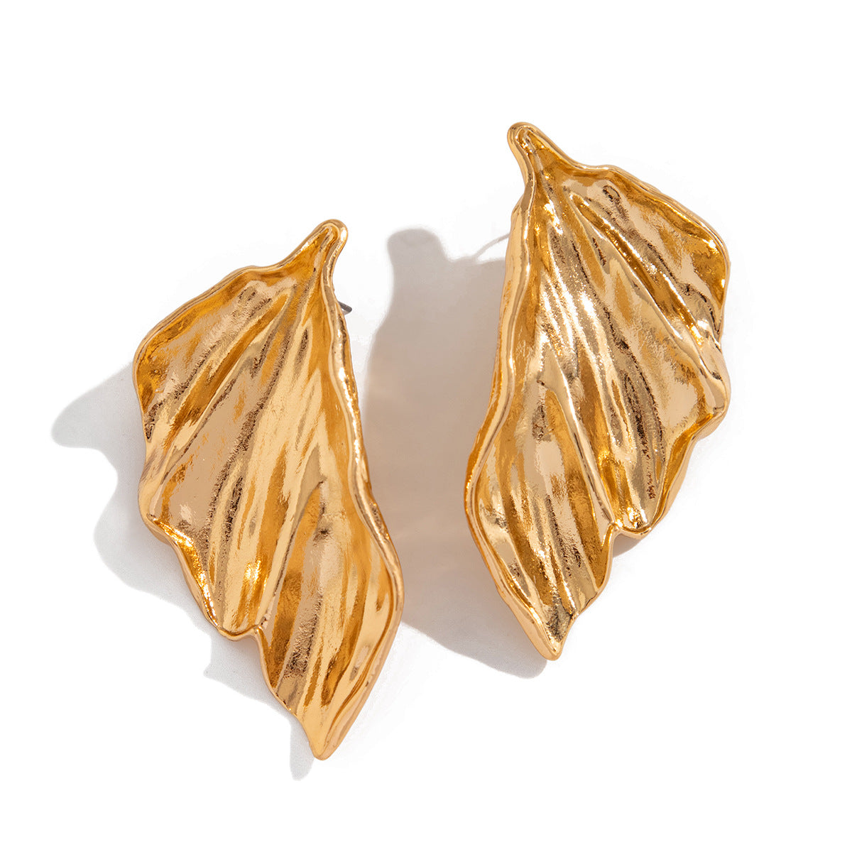 Leaf-inspired sculptural statement earring - Aolkir