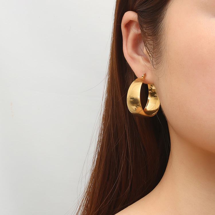 wide sculpted hoop earrings with polished finish - Solan