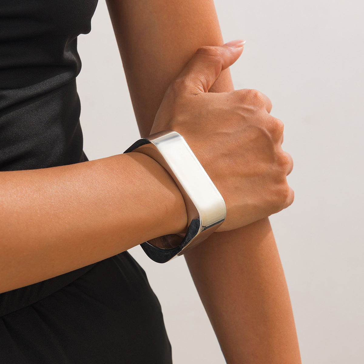 wide sculpted cuff bracelet in high-shine gold – ARDON