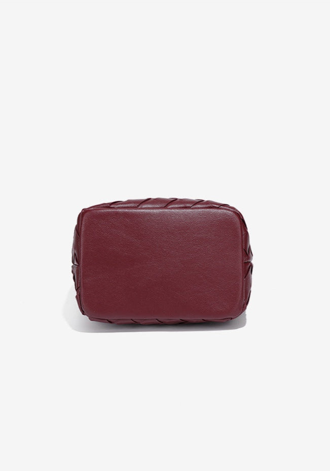 woven bucket tote in oxblood – MILA