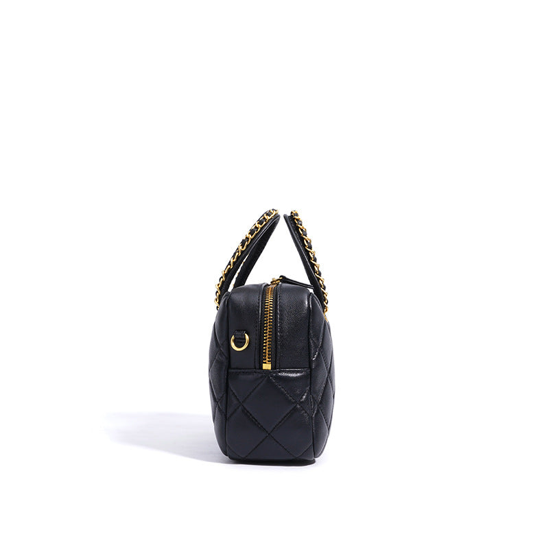quilted box bag with chain-link details – NOIZR