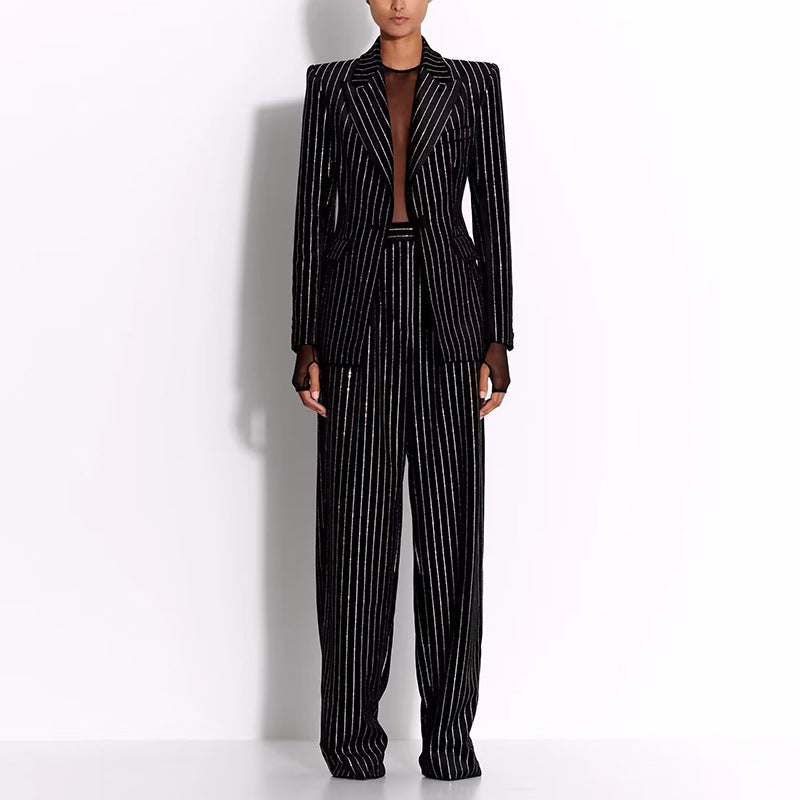 Pinstriped tailored blazer and high-waisted trousers - Suzzir