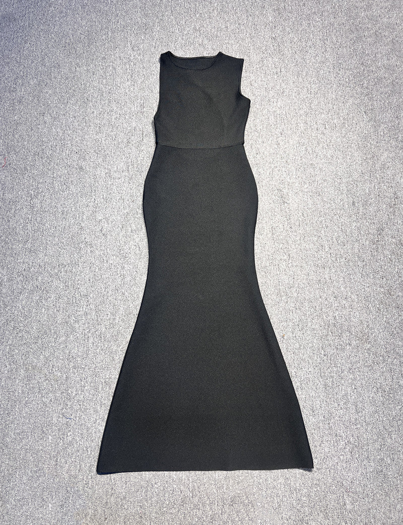 Sleeveless fitted gown with high neckline – Inary