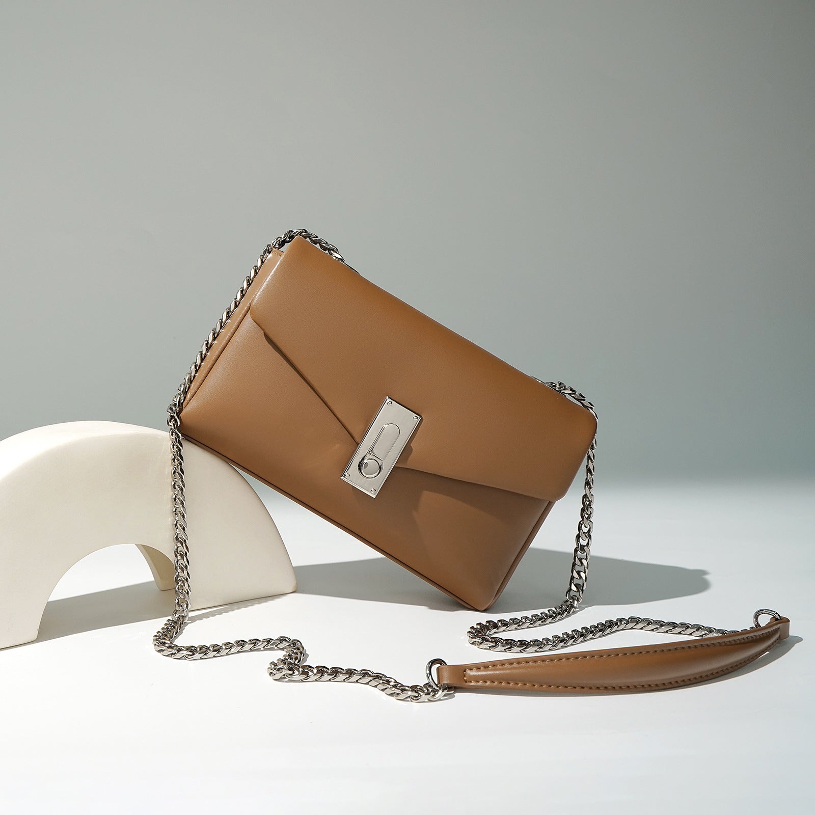 structured leather crossbody bag with flap and chain strap - NOZVA